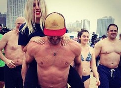 Lady Gaga nie boi się nawet lodowatej wody. Została morsem! [ZDJĘCIA]