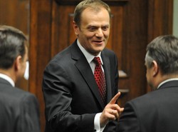Tusk: Więcej profesjonalizmu, mniej emocji