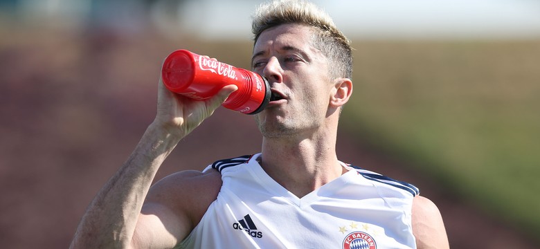 Robert Lewandowski odwiedził fryzjera i nie jest już "siwy". Czy to dobra zmiana? [FOTO]
