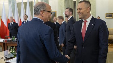 nawrocki gra czarzastym przeciw tuskowi