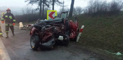 Wielka Wieś: Ciężarówka zmiażdżyła suzuki. Zginęła kobieta