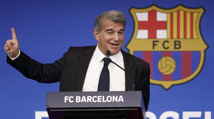 Joan Laporta, a Barcelona spanyol labdarúgóklub elnöke a márciusi megválasztása utáni első sajtóértekezletét tartja Barcelonában 2021. május 28-án / Fotó: MTI/EPA/EFE/Andreu Dalmau