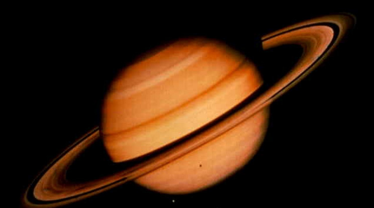 A Szaturnusz gyűrűi között szinte teljesen üres a tér