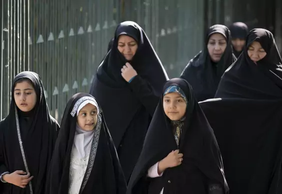 Mimo protestów Iranki będą karane za "grzech" nienoszenia hidżabu