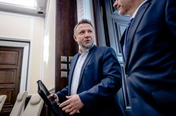 kierwiński podpowiada czarnkowi: nie bądź pan głupcem, słuchaj pan swego idola