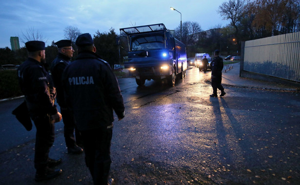 Trzech mężczyzn usłyszało zarzuty za starcia z policją pod konińską komendą