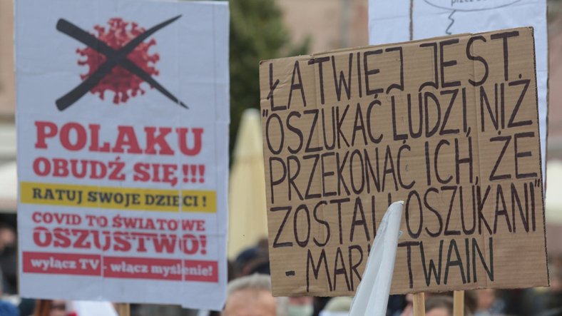 Protest przeciwko noszeniu maseczek