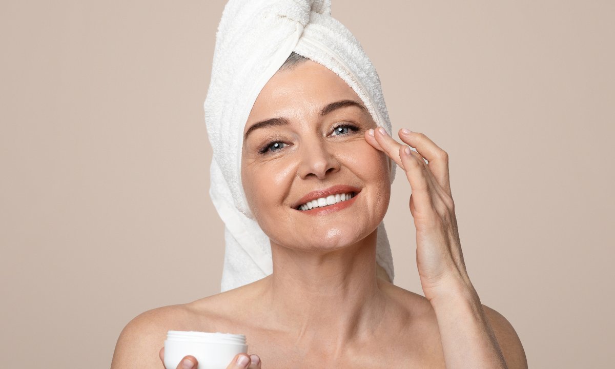 Ten krem z mikroigiełkami działa jak lifting bez zabiegu - podnosi, ujędrnia i usuwa zmarszczki