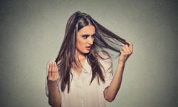 Nadmierne wypadanie włosów - przyczyny, domowe sposoby, zapobieganie