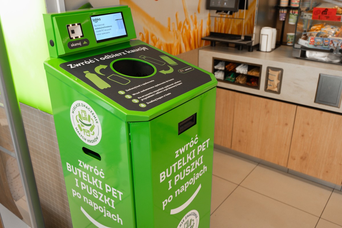 Żappsy za butelki. Żabka przystępuje do systemu kaucyjnego