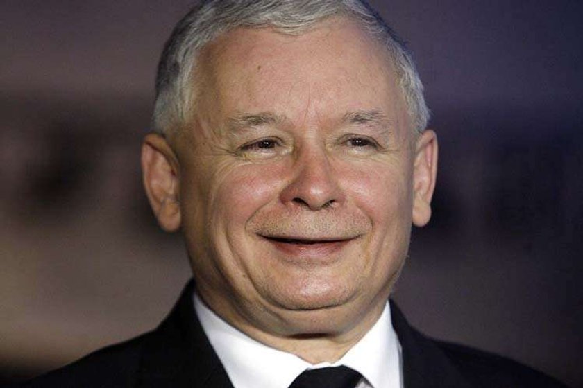 Kaczyński kpi z błędu Komorowskiego, a sam...