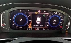 Samochód elektryczny czy spalinowy? Który opłaca się bardziej? Polacy umieją liczyć