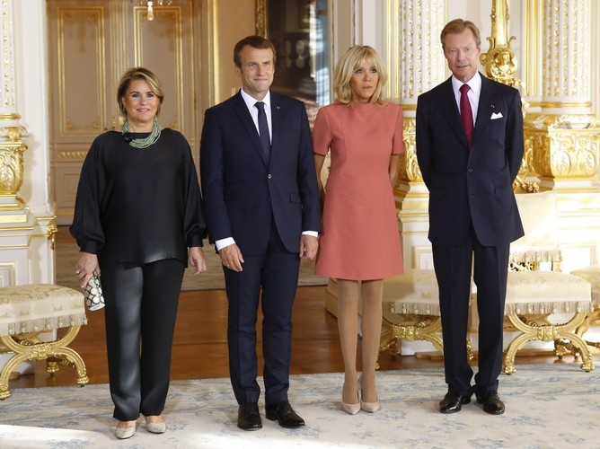 Księżna Maria Teresa, Emmanuel i Brigitte Macronowie oraz książę Henryk