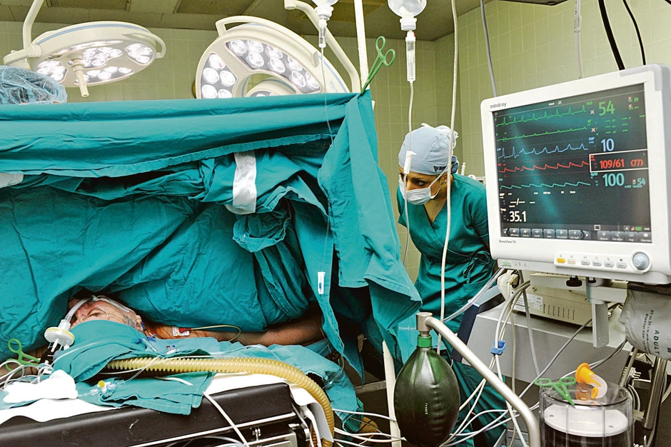 Najsloženiji deo je kada funkciju srca i pluća preuzme mašina, te kad se srce ponovo stavlja u funkciju jer može različito da reaguje