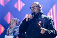 Prezydent miasta Gdańśka Paweł Adamowicz na scenie 27. Finału WOŚP. Kilka chwil przed atakiem nożownika Stefana W.