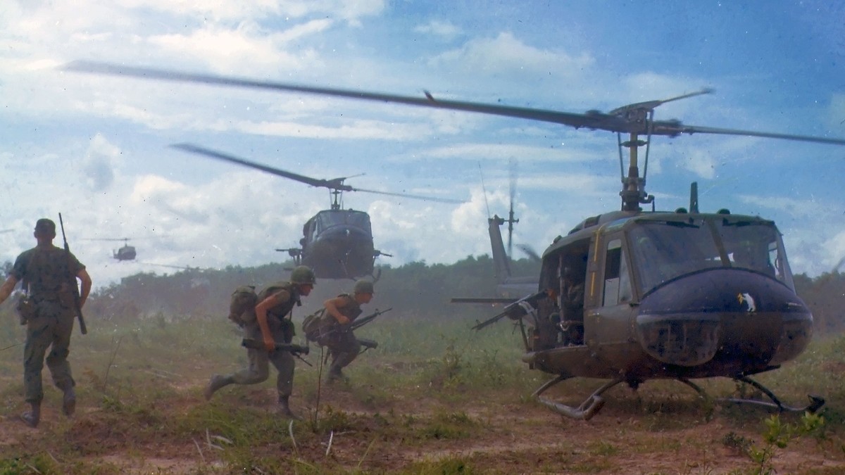 1920px-UH-1D_helicopters_in_Vietnam_1966
