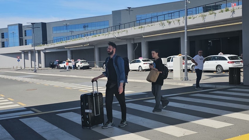 Teya Dora na aerodromu