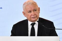 Prezes Prawa i Sprawiedliwości Jarosław Kaczyński podczas prezentacji raportu o stratach poniesionych przez Polskę w wyniku agresji i okupacji niemieckiej w czasie II wojny światowej.