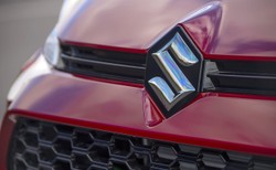 Suzuki wprowadza dwa nowe modele aut i przełomowy system oczyszczania z plastiku