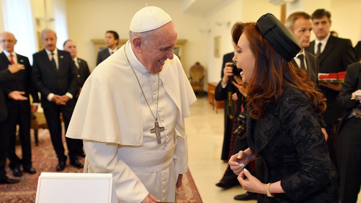 Papież Franciszek przestrzegł przed - hipokrytami przebranymi za świętych. Ich karykaturalny obraz przedstawił w kazaniu podczas mszy w Domu świętej Marty w Watykanie podkreślając, że tacy ludzie nie są chrześcijanami.