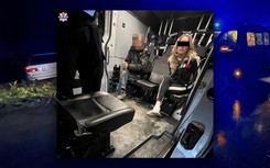 Wjechała do rowu, pogryzła policjanta. Agresywna kierująca skończyła w celi