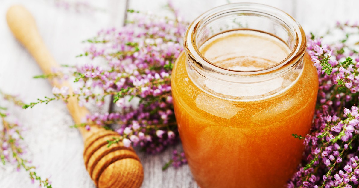 Miód w gorącej herbacie? Najnowsze badania obalają popularny mit