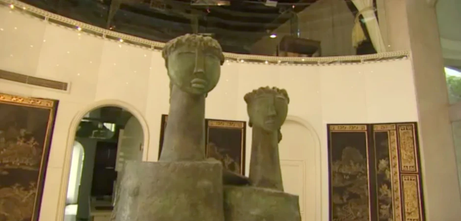 Stan ukrašavaju modernističke skulpture