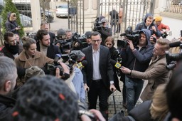 Odpowiedzialność Morawieckiego za utratę zaliczki z KPO? Stanowisko rządu w Sejmie