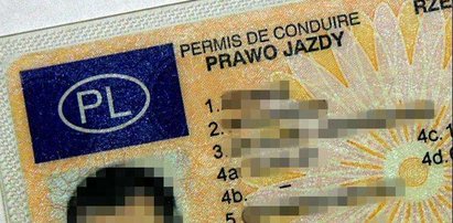 Zabrali prawo jazdy kierowcy. Bo szedł piechotą i był trzeźwy!