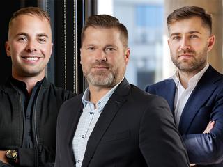Od lewej: Mateusz Gabryś, założyciel holdingu Piga.pl, Dariusz Barski, współwłaściciel FlatForFlip oraz Filip Sarzyński, partner w Brookfield Partners
