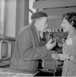 'Stwierdzam: dziura w szynkowej' i 'klient musi się wyszumieć'. Najzabawniejsze skargi z czasów PRL