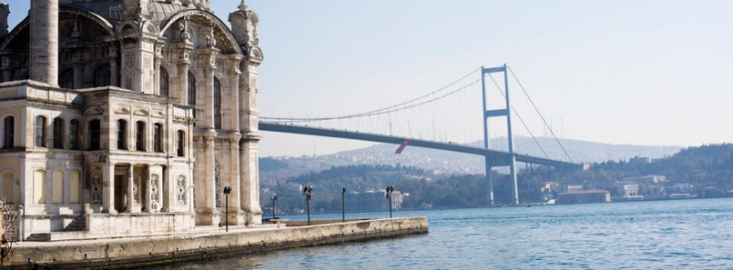 Most Boğaziçi, łaczący Azję i Europę ponad Cieśniną Bosfor w Istambule, liczy 1074 m długości. Fot. Shutterstock.