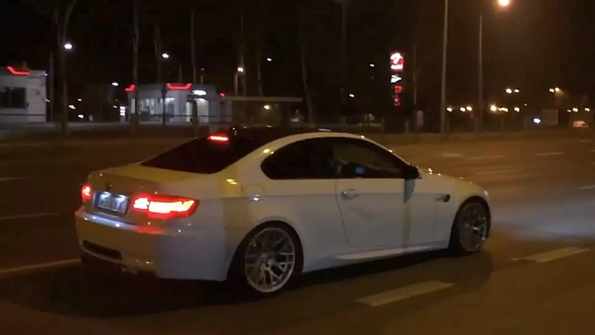 Frog w białym BMW M3