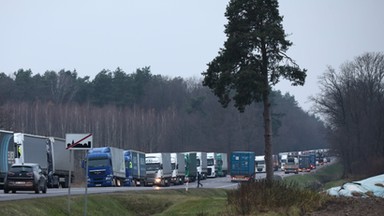 Jeszcze dłuższa kolejka tirów do przejścia w Koroszczynie