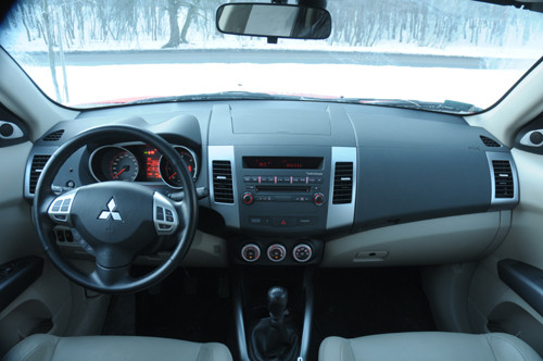 Mitsubishi Outlander 2.2 D-ID Instyle - Silny i funkcjonalny