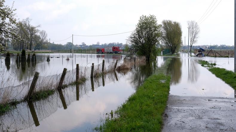 Zalane pola i wylane rzeki Wisła i Gostyńka w Bieruniu. Sytuacja z wczoraj