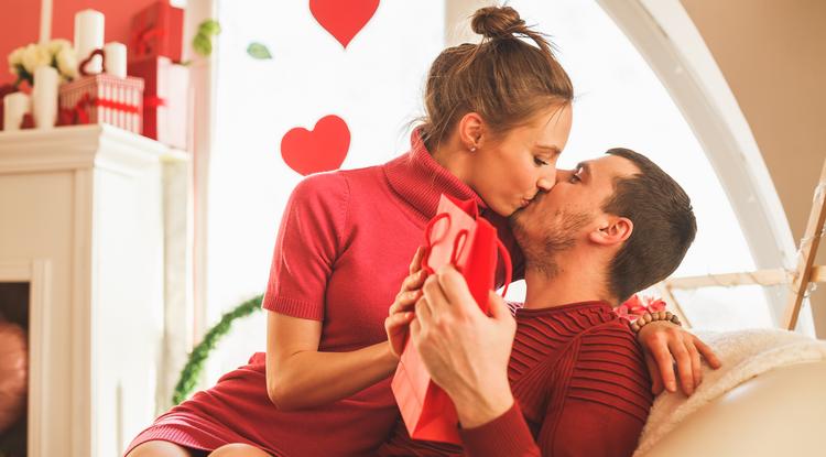 Valentin-napkor hajlamosak a fiatalok túlköltekezni Fotó: Getty Image