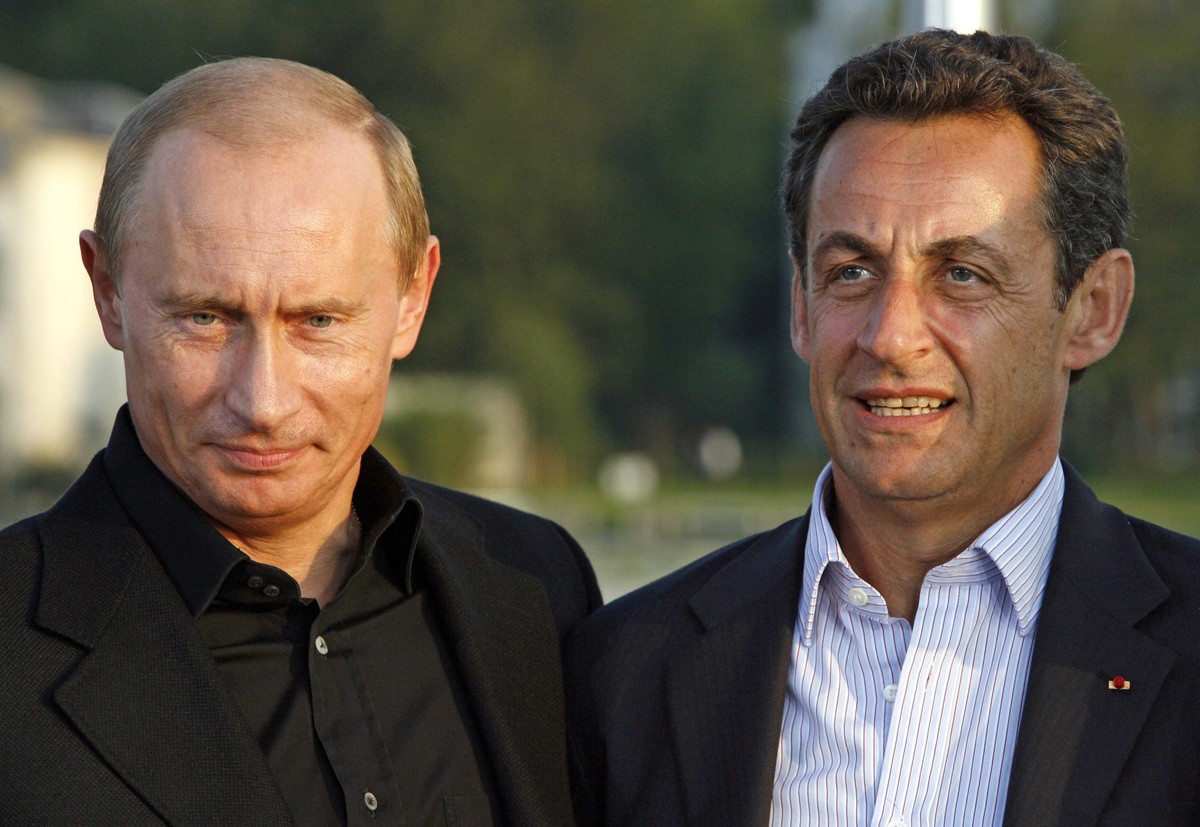 Nicholas Sarkozy i Władimir Putin. Fot. Bloomberg