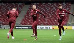 Humory dopisują. To robił Robert Lewandowski podczas treningu reprezentacji! [WIDEO]