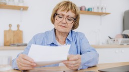 czy zasiłek stały z mops wlicza się do emerytury? czy zasiłek stały z mops liczy się do lat pracy?