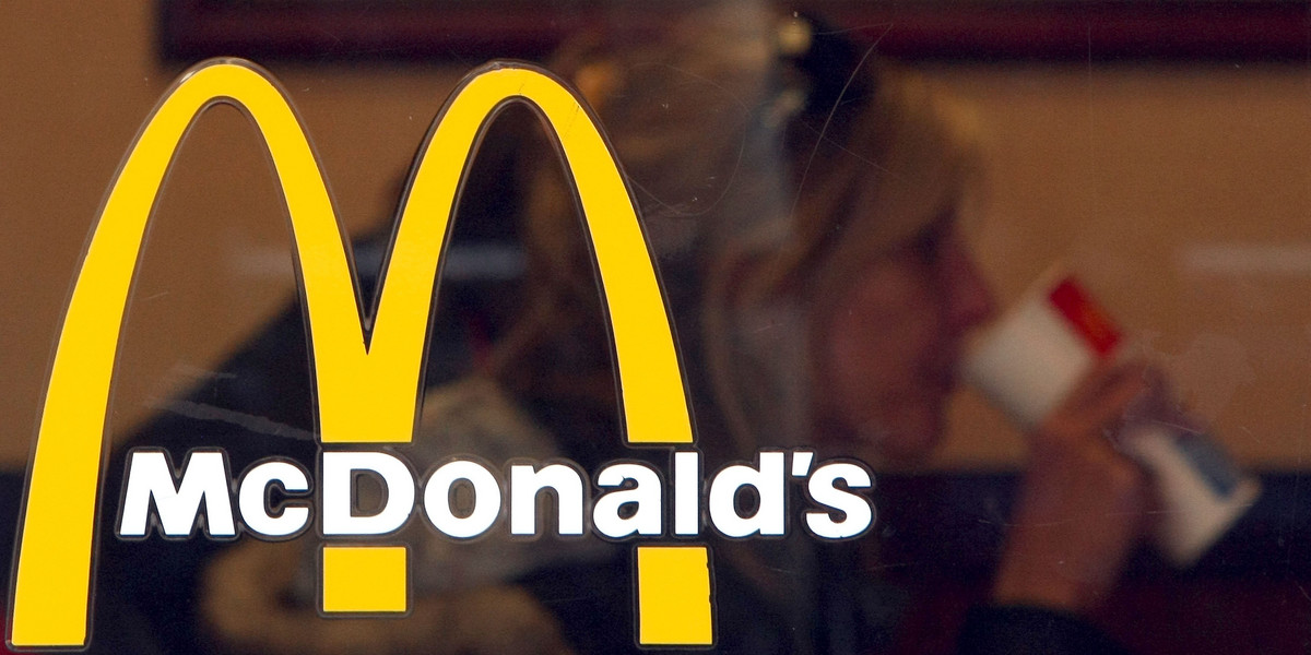 McDonald's w Polsce usunął słodkie napoje z oferty jednego z zestawów, z powodu podatku cukrowego.