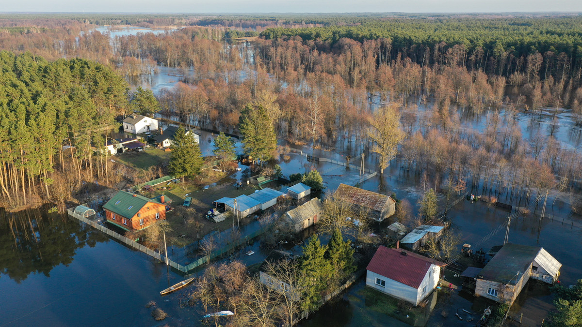 Pogarsza się sytuacja we wsi Młynarze. Poziom wody podnosi się