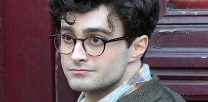 Radcliffe z nową fryzurą, znów w okularach