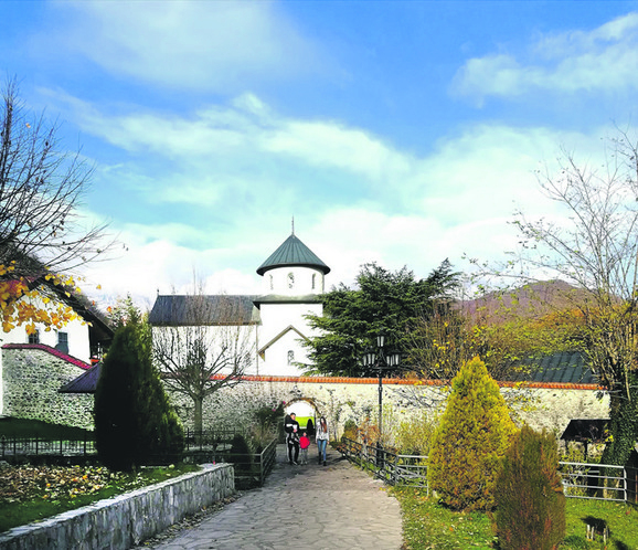 Prilaz manastiru Morača