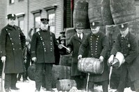 Washington pędził whisky, Nixon miał słabą głowę, McCarthy zapił się na śmierć. Historia USA przesiąknięta jest alkoholem