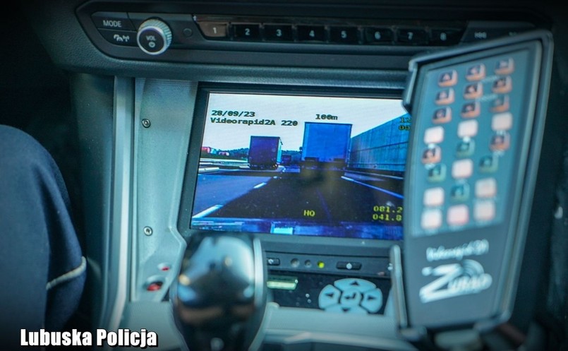 Policja. Zakaz wyprzedzania dla ciężarówek