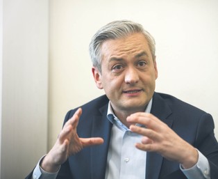 Biedroń: Jak się sprywatyzuje czy zaora, to jakoś to będzie - oto wizja Polski PO [WYWIAD]