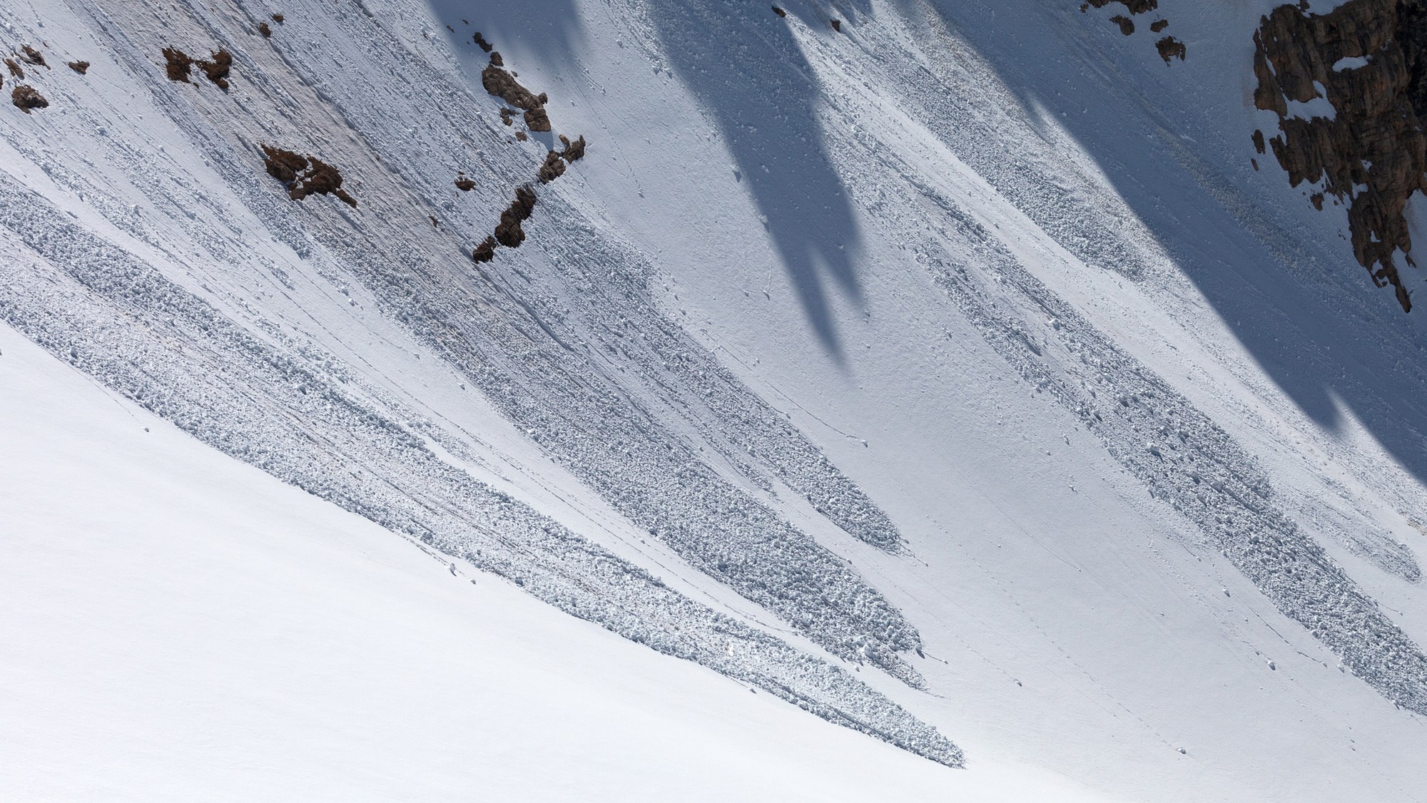 Pri lavíne v Štajersku zomrel slovenský lyžiar. (ilustračné foto).