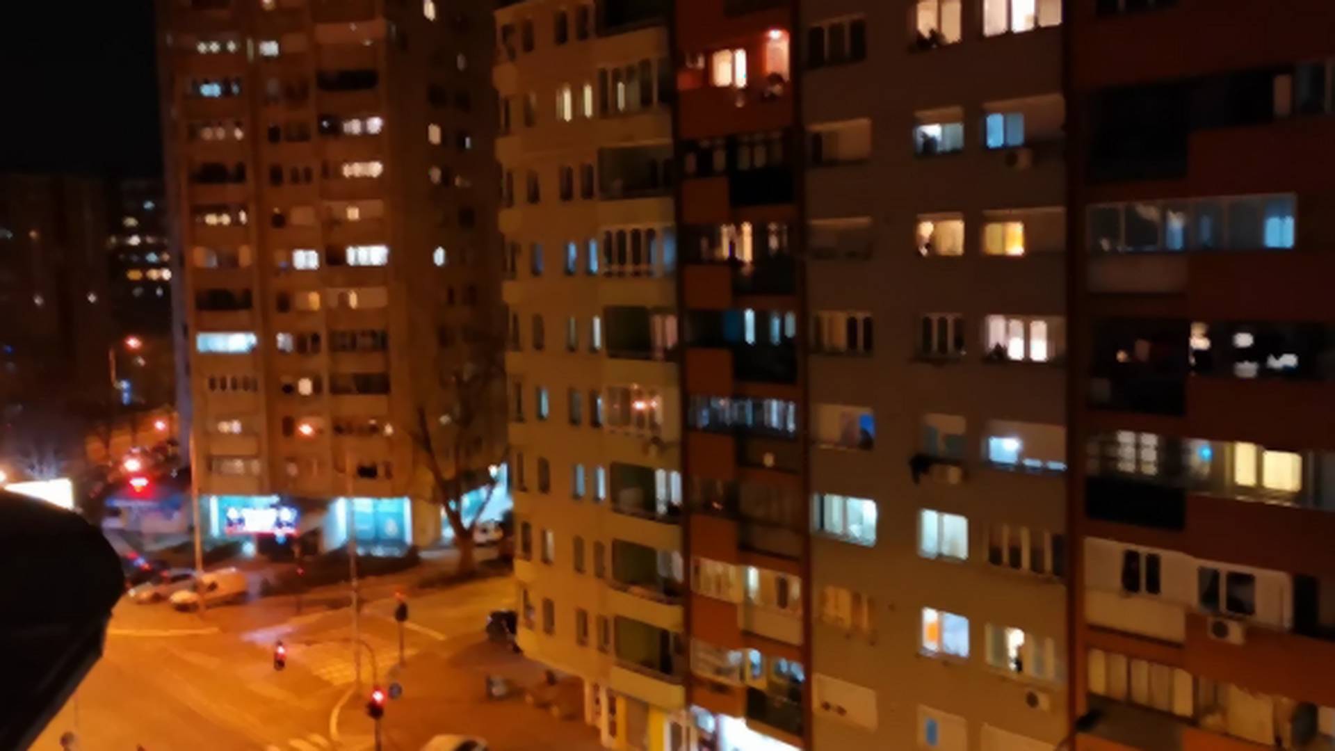 Sinoćni aplauz u Beogradu posvećen Zagrepčanima, medicinarima i svima koji se bore
