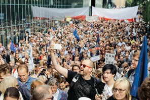 Demonstracja przed siedzibą Sądu Najwyższego.